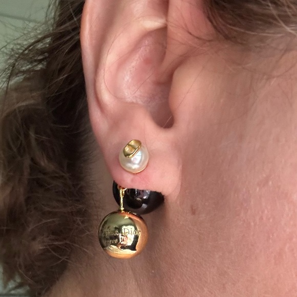 Dior Gold  Tribales Pearl Earrings. - Picture 6 of 6